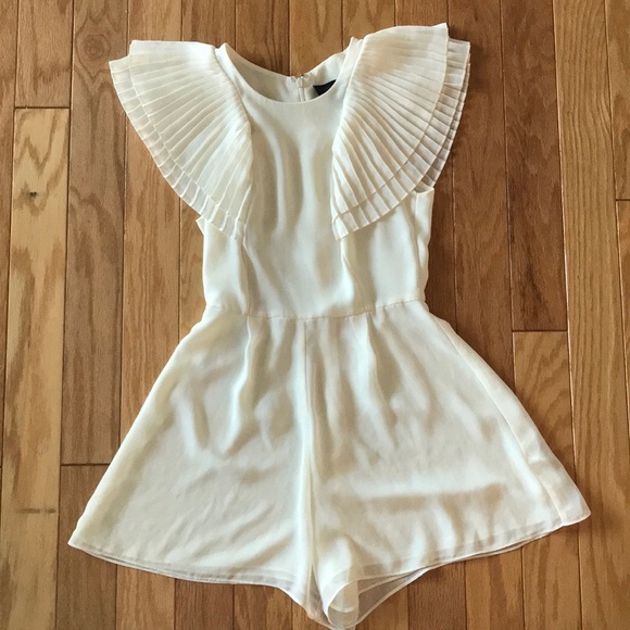 Topshop Pants - Topshop | Ivory Romper w/ ruffled shoulder. Sz XS.